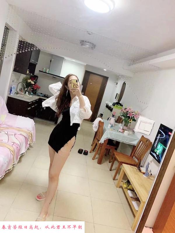 猫妹的大长腿 第1张