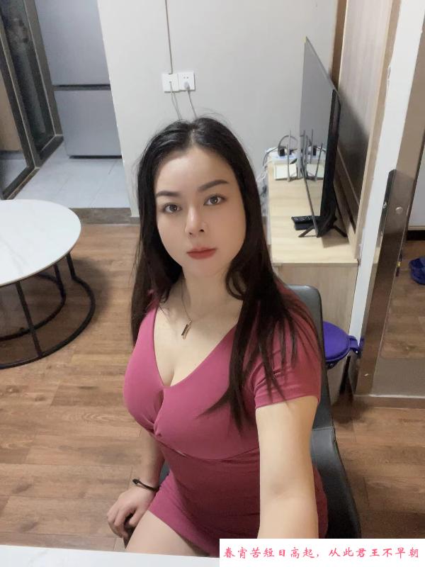 南山大屁股女人 第1张