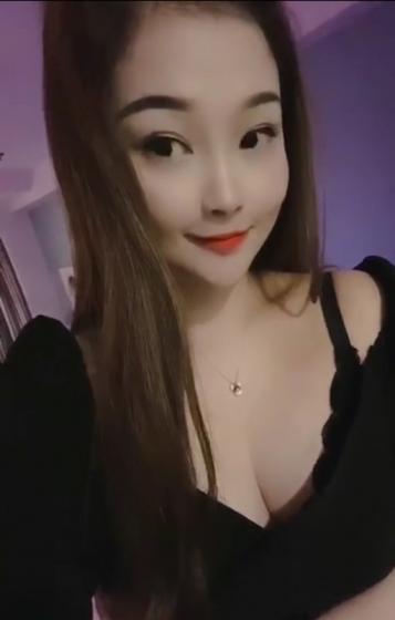 张府园气质美女水多 第1张