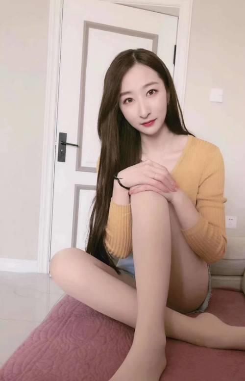 九头身长腿美女莹莹 第2张