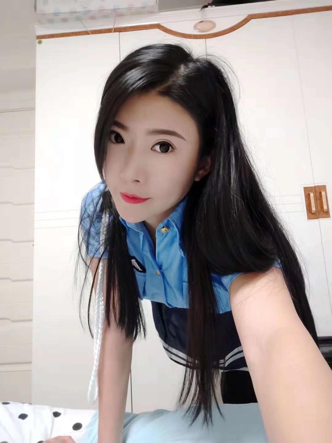 长相身材没得说，看了就硬 第1张