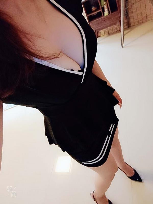 长安3号美熟女 第1张