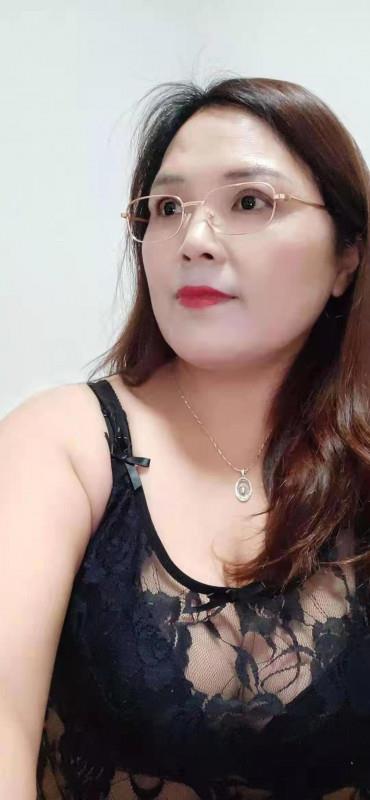 再战大奶熟女 第1张