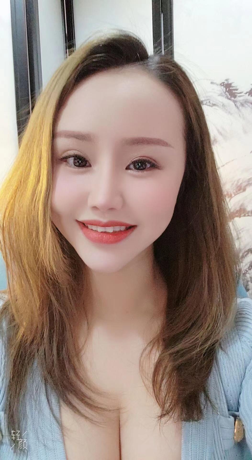 大胸妹子，女人味十足 第3张