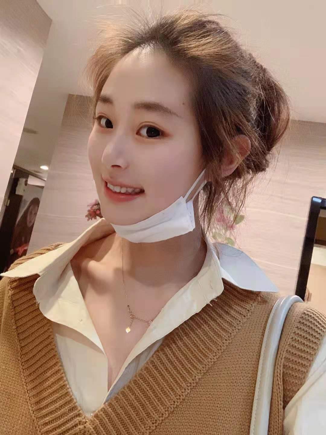 邻居家的小妹妹，棒棒的 第1张