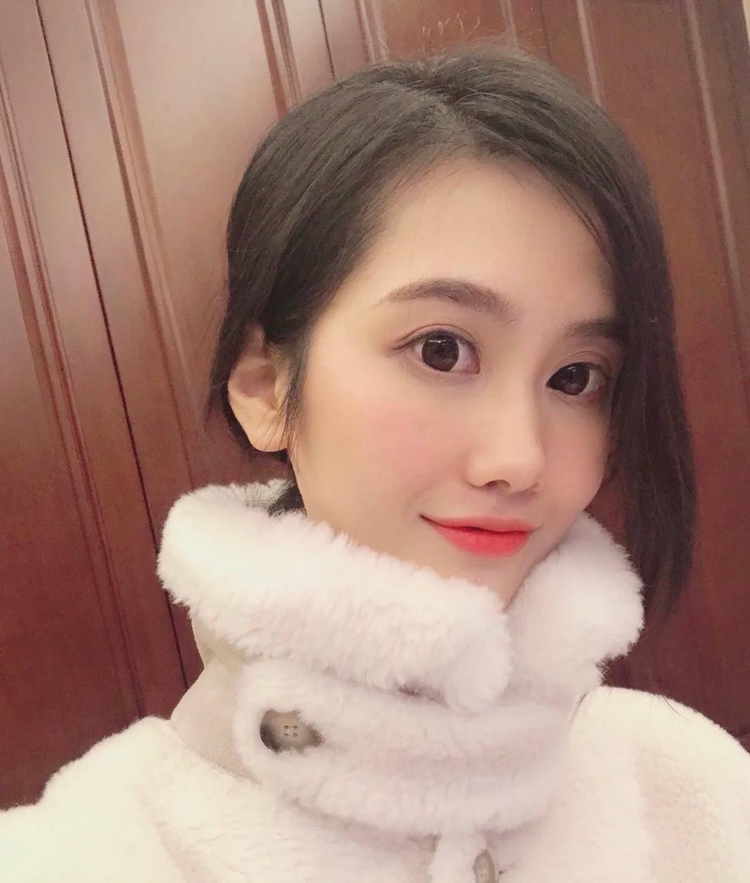 成都健身美女，丰胸翘臀身材好，直接逼逼扣出水 第3张