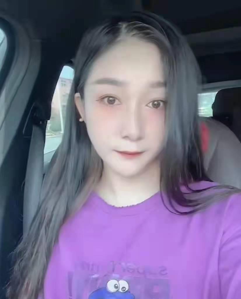 郑州东站苗条可爱妹子 第1张