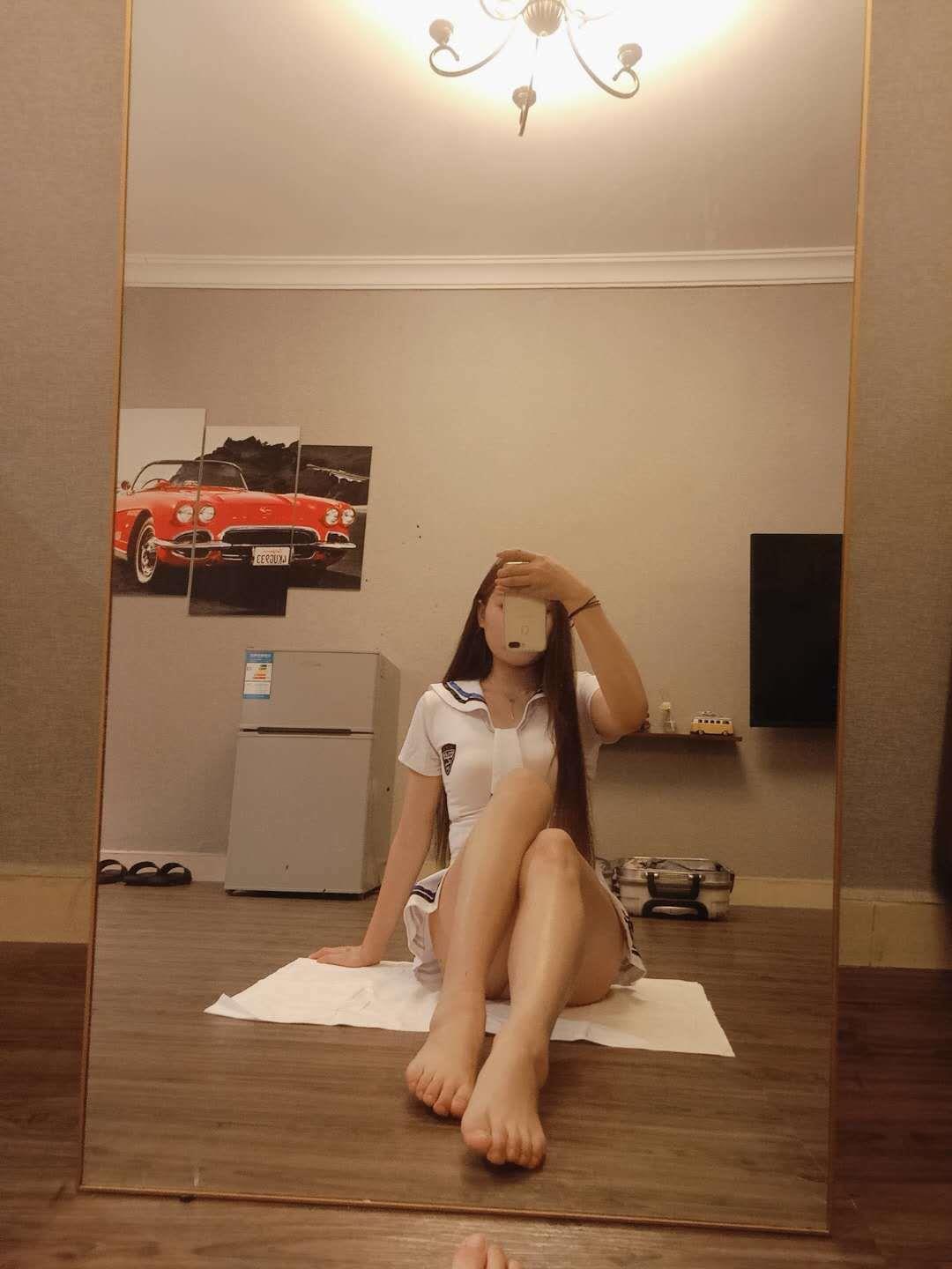 服装模特一线天的气质大美女 第2张