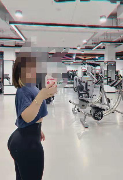 一个巨臀女，贡献出来 第1张